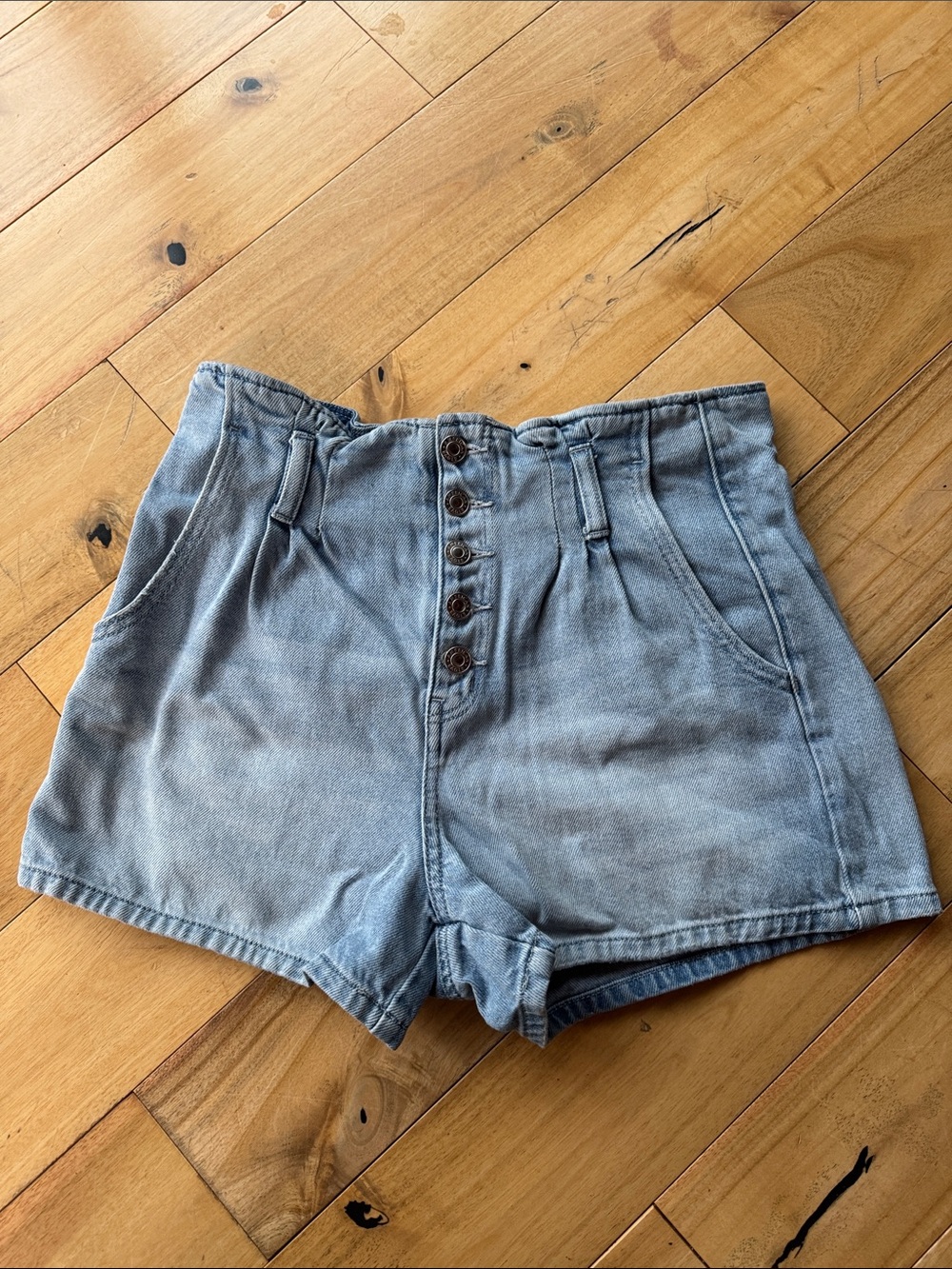 High-Waist Light Blue Denim Shorts American Eagle button fly size 6